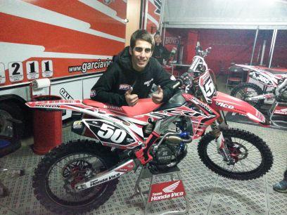 Piloto profesional de Motocross. 
Monitor de Oliva MX School.