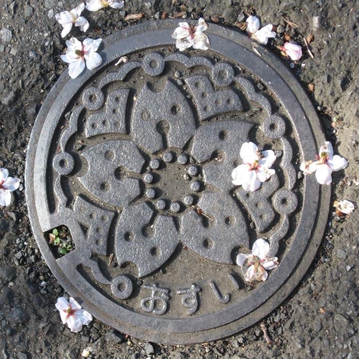 アラフィフのももクロ好きのおじさんです。玉井詩織さん推しです、けど箱推しでもあります。好きな色は紫です。ももクロ用垢と思って下さい。