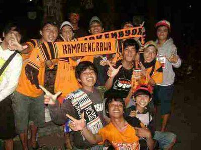 Jakmania Rewo Rewo Original / Jakampung Rawa , Jakemayoran , Jak Rawamangoen , Jak Manggarai , Jak Rawasari , Jak Tanah Tinggi / Persija Tunggal Ika