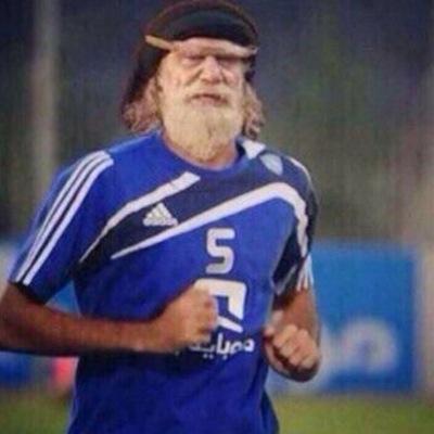 معلم متفاني جدا عاشق للشعر الجاهلي ولست بشاعر ولا تدقق واجد واذا مررت من هنا فلا تنساني من دعوه صادقه فإني كثير الذنوب