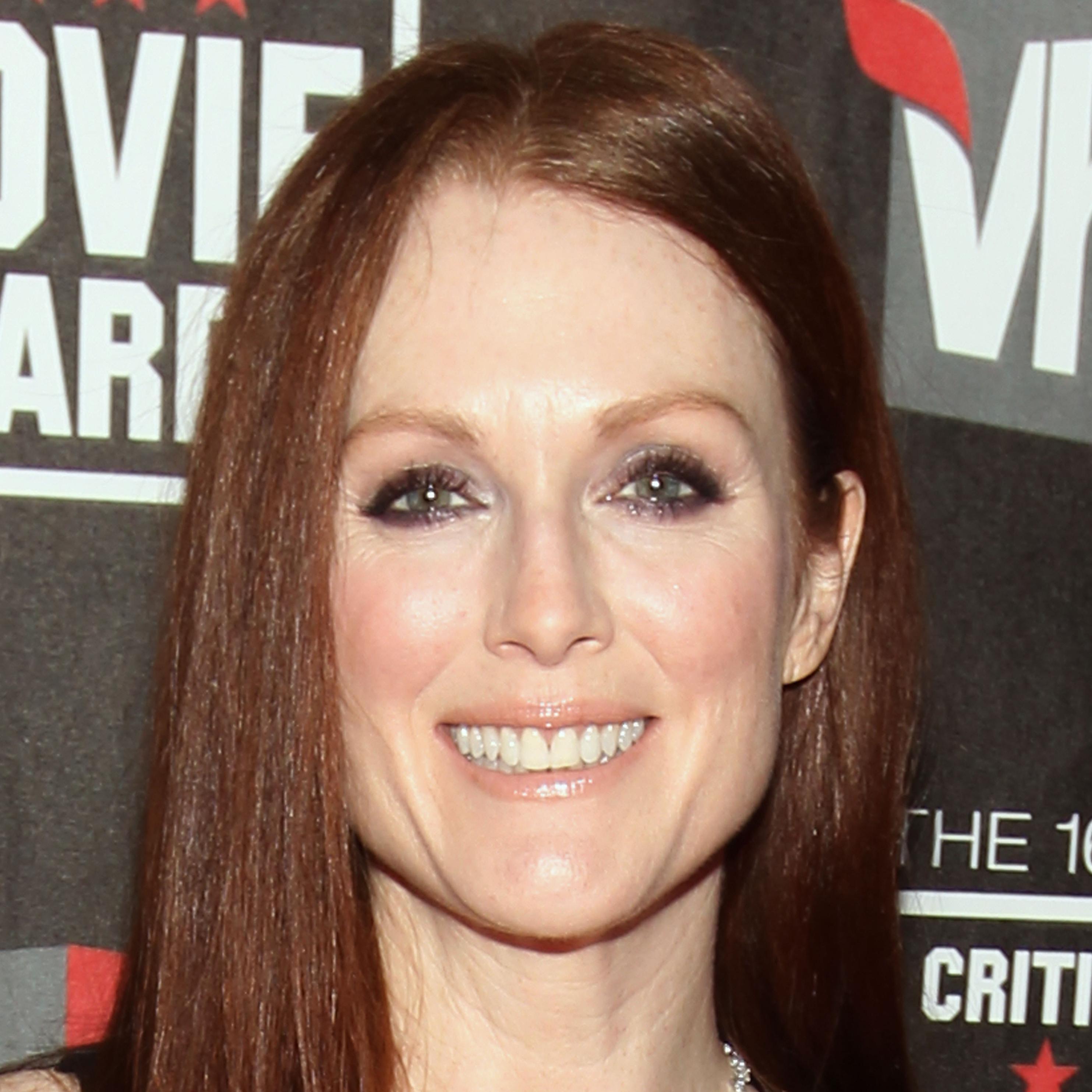 A Julianne Moore fan account.