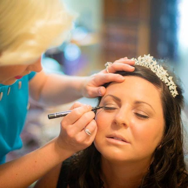 Qualified Make up artist