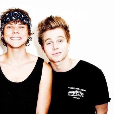 5 Seconds Of Summer !! http://t.co/EiGmWs6JP2 ☆