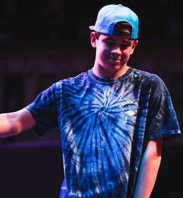 7 billon people in this world, and I chose to fall for a kid named Hayes. I like that Matt kid too tho.