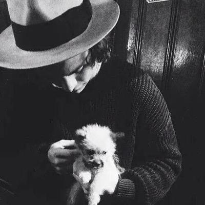 “Mi hanno detto che adesso baci ad occhi aperti, perché se li chiudi compaio io.”