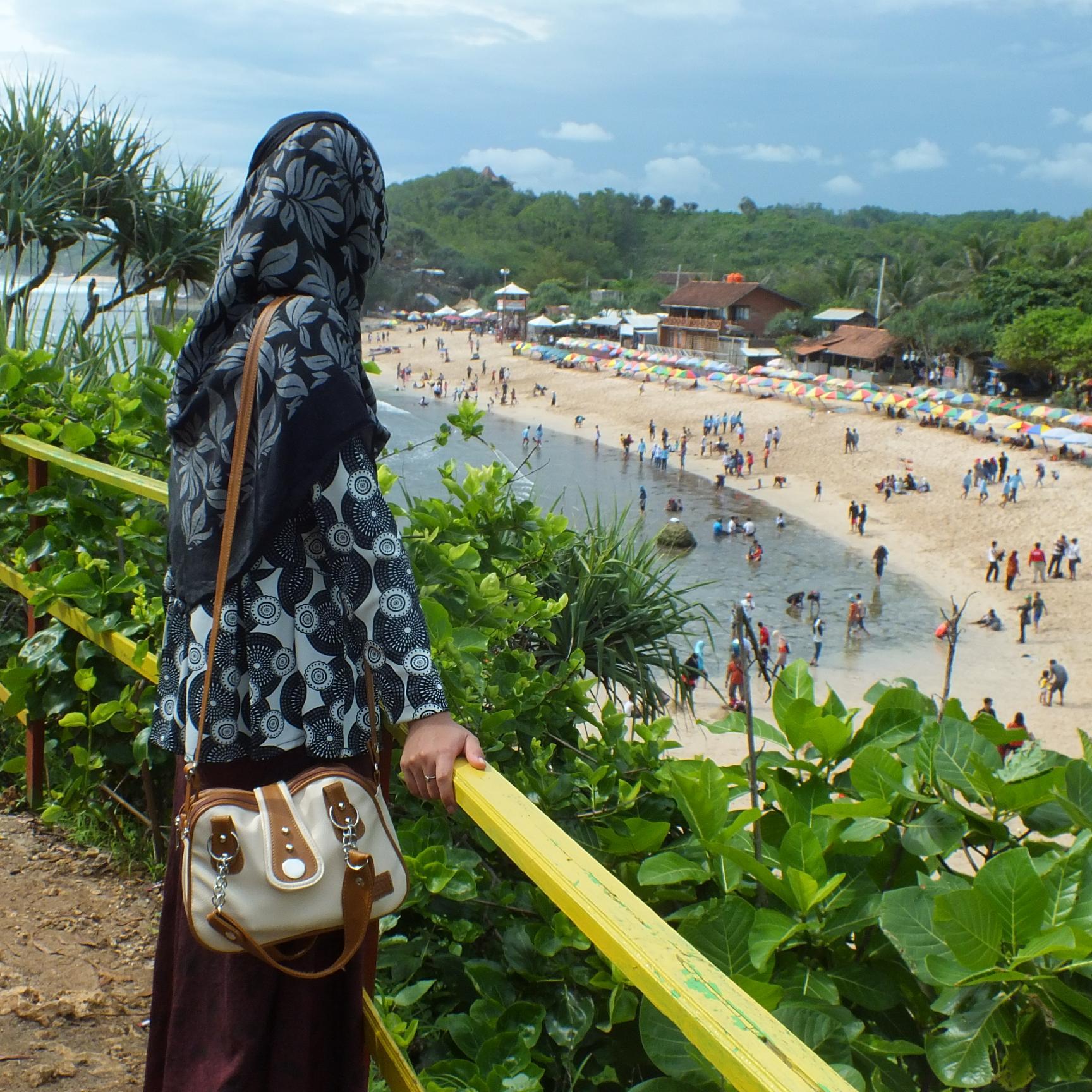 TTL: Manokwari, 17 Agustus 1994. TK AL-Khairat Manimeri V. SD Inpres manimeri V. SMP Negeri 2 Bintuni. SMA Negeri 1 Bintuni. PT: University of Malang, Pend. Mat