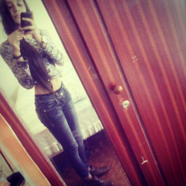 -Independiente.
-contaduria publica
-con muchas metas y sueños que cumplir
-con un gran futuro
-queriendo solo a una persona
-Valentin Santos♥