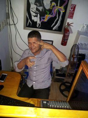 locutor y  presentador ..