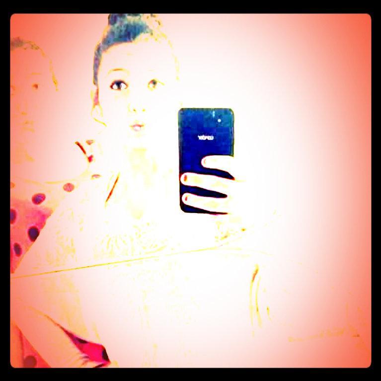 hi my name is amara selma i m 16 years old i m algerian girl but i live in turkey (izmir) i love the serie of kavak yelleri because it looks like my life