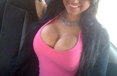 Bi. Una amiga caliente y rica
