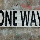 Frases de Twitter/ La vida es corta, rompe reglas, perdona rápido, ama de verdad, ríe sin control y nunca, nunca, nunca, dejes de sonreír.