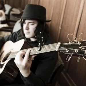 Singer/songwriter, guitar and vocals for Razors and red flags.