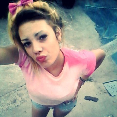 No existe descripción más precisa, definición más grandiosa.Todo lo que veo en ti, me hace volar y pensar en un universo paralelo.Otro mundo , nuestro universo♥