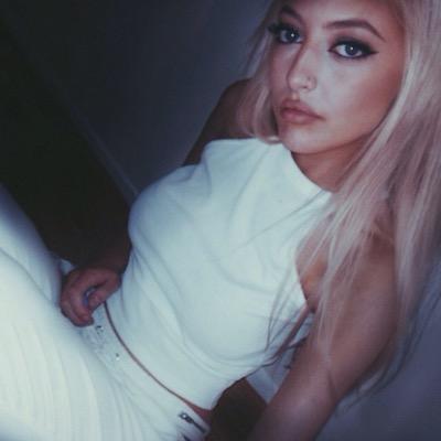 kcrlberg's profile picture. i'm a sad girl