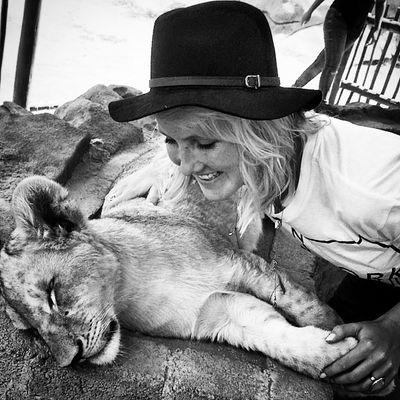 ♡ Photography. Art. People. Music. Sunshine. Waves. Adventure. Road trips. Nature. Travel. Cultures ♡
Filled with wonder. No apologies, no regrets ♡