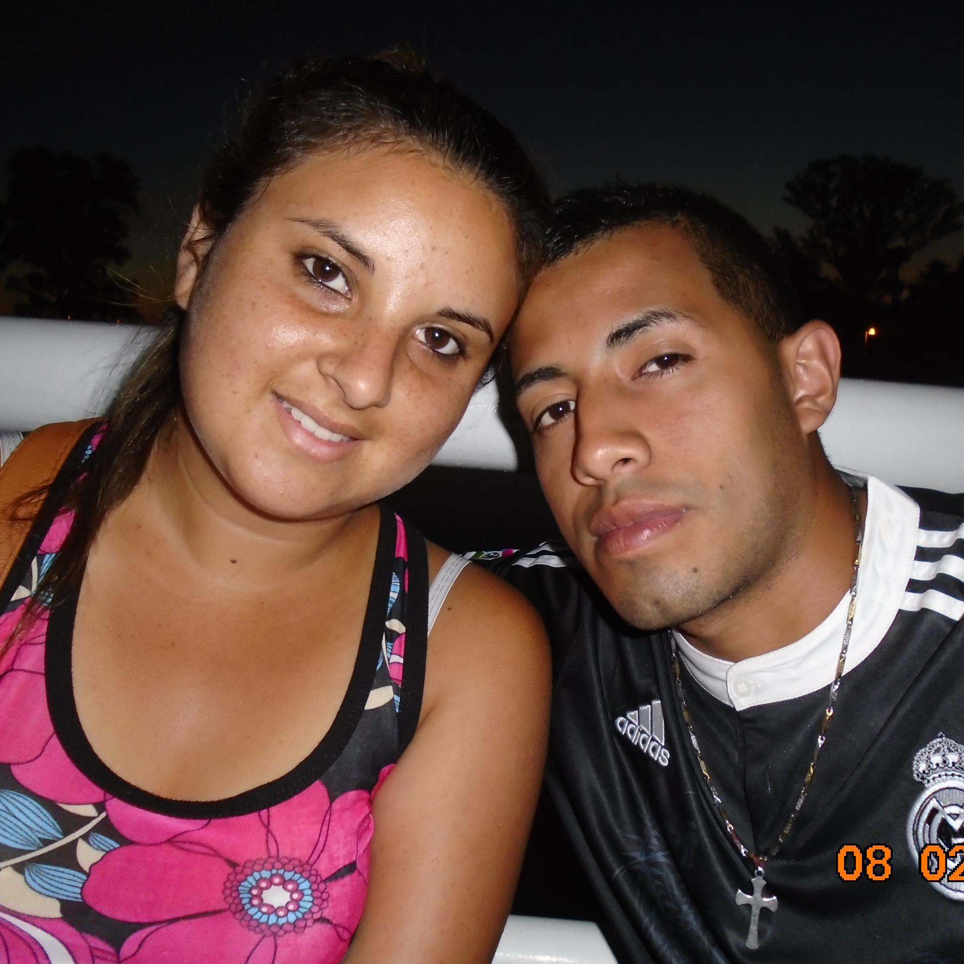 larafl0r's profile picture. Hola a todos..!!