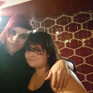 my name is Terianne I love my music and piercings also got 9 tattoos but gonna get more also I live in Scotland instagram - Tezzaquinn96