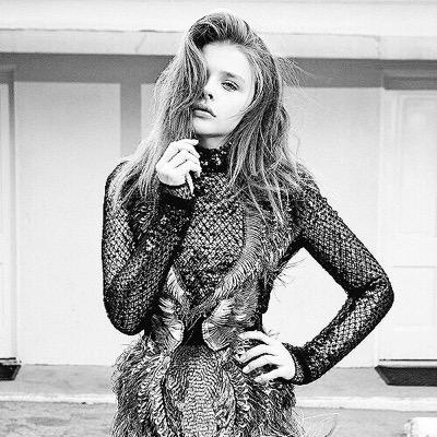 actrice mannequin de 18 ans.