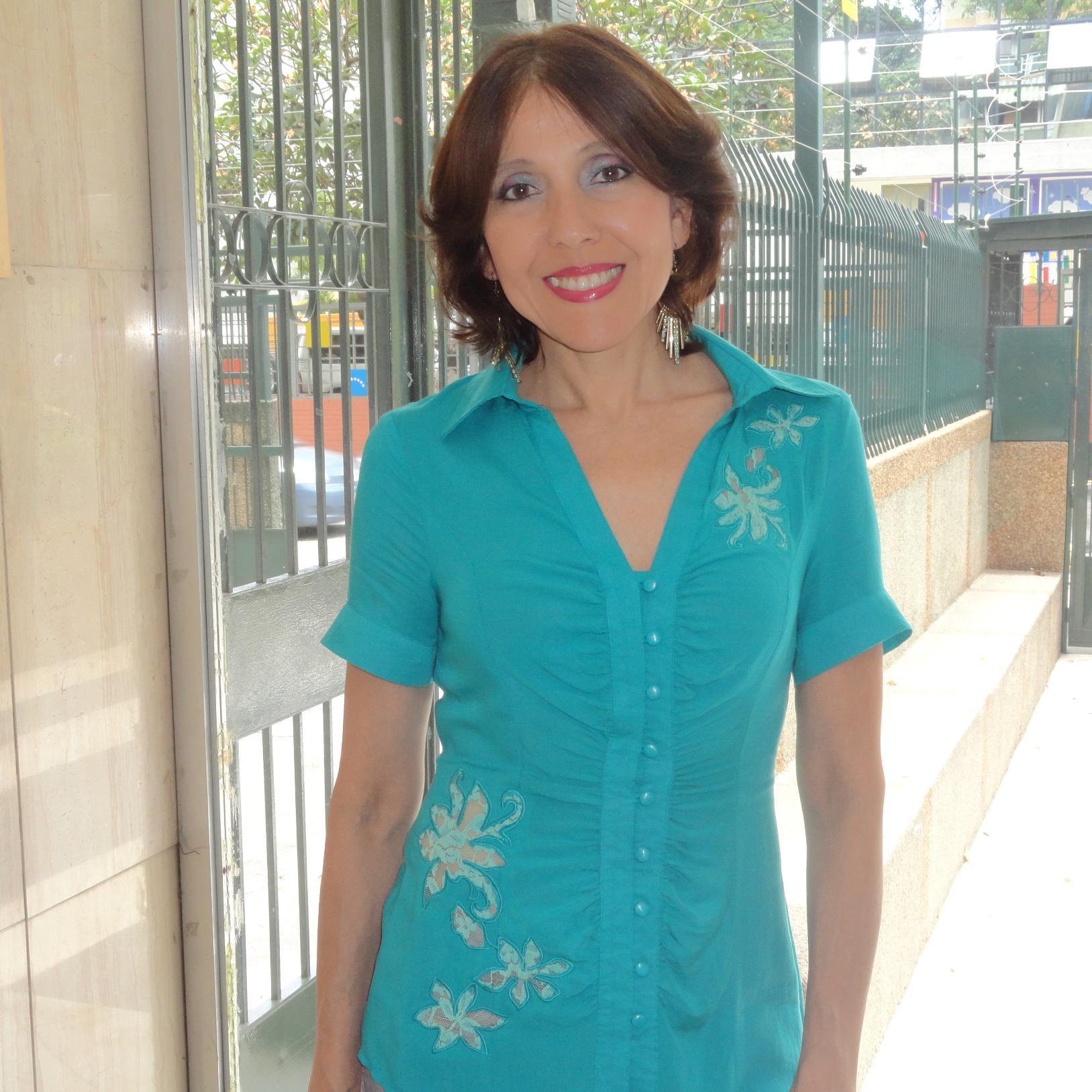 Madre e Hija FELIZ!!! Lic. en Administración. Amante de la familia, la música, el baile y la playa!!! :)