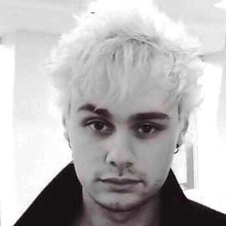 I gave you a free follow so follow me back on @5sosslayz and just ask for a followback