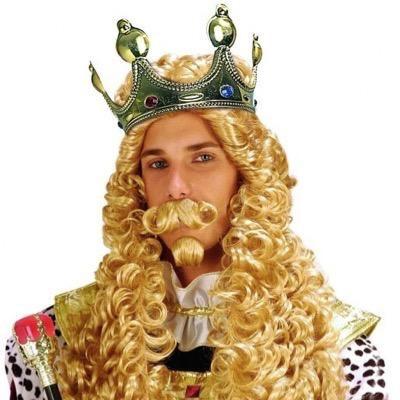 Legítimo heredero,MIEMBRO d la Fam.Real y Rey d todo y d lo menos q te imagines. Nací en cuna d oro pero con los pañales caca x lo q me debo a la plebe #muchhh!