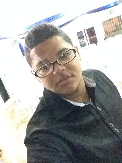 Luis Javier - 20 Años - Pianista - Bajista - Guitarrista - Cristiano Gracias a Dios.