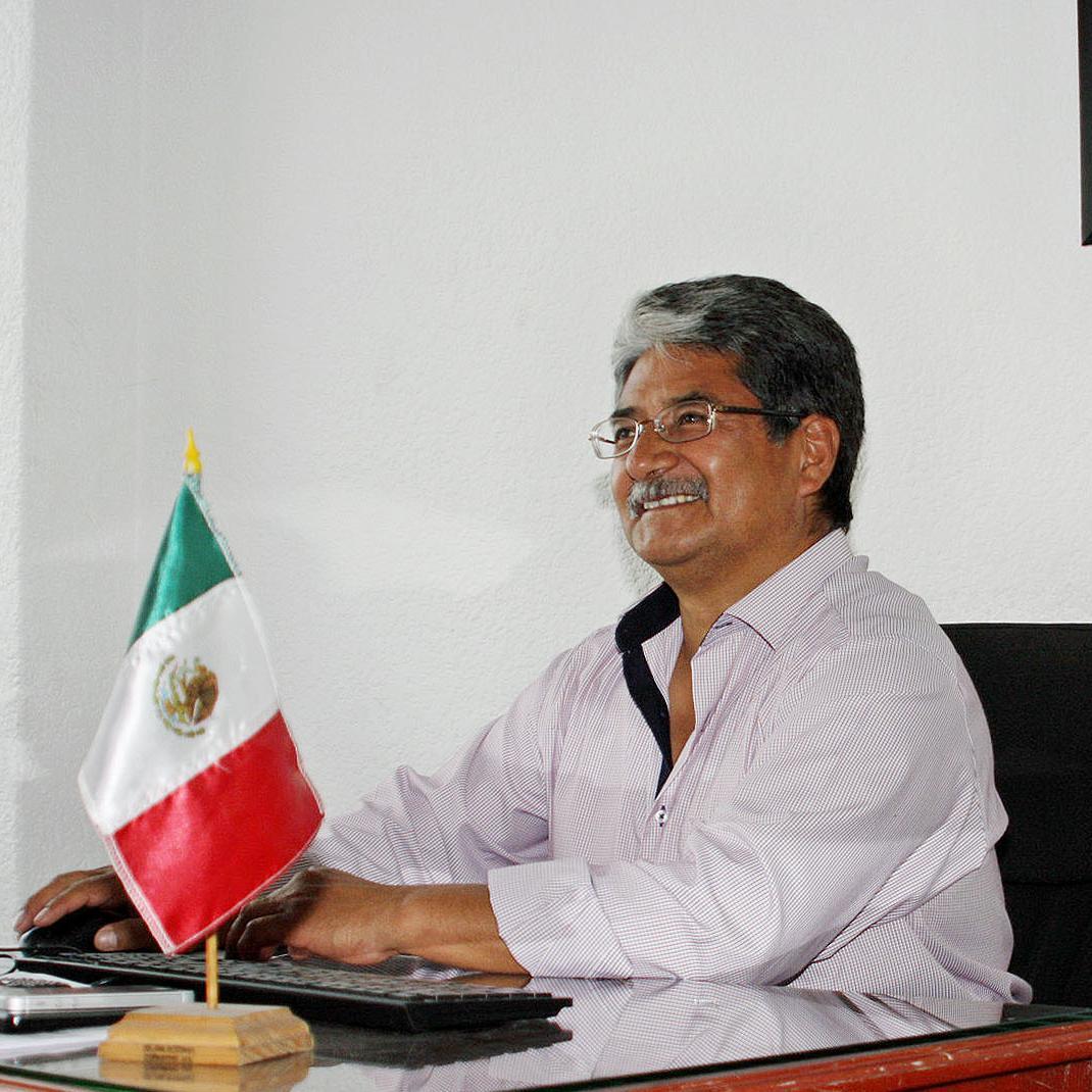 Sólo se puede progresar cuando se piensa en grande, sólo es posible avanzar si se mira lejos.