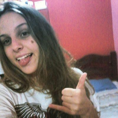 Mineira , 15 anos , namorando , flamenguista .