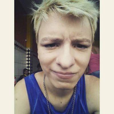plmds , vou me descrever :::::::::::::: frio , chato , ignorante , egoísta , arrogante e fã da riranã .