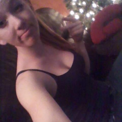 Im canadian and Scottish, ginger is the hair colour, horses are my life, 15 & single but crushing snapchat- ionacookie  instagram- @iona_girlie_jiffy