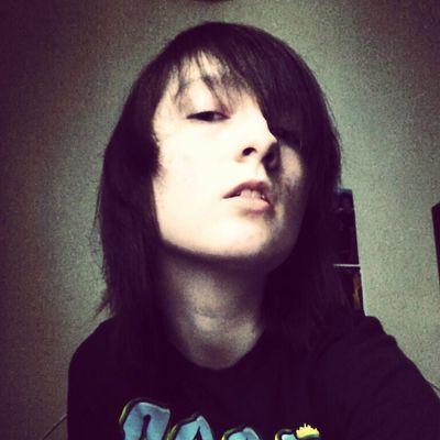 Basically a Gerard Way wannabe. Frank Iero tweeted me and fell on me a month later. Skyler/Ash/Charlie. @vxmp_money is Beebu. [He/Him]