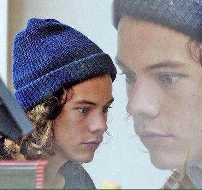 Tanto hacker no mundo e ainda n tenho foto do Harry pelado...