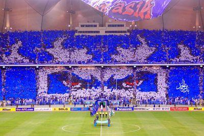 ‏‏اعشق #نادي الهلال!!  ‏في عيوني شوق؟ و بـ قلبي حنين ي مواعيد الهوى عجلي باللقاء #الهلال