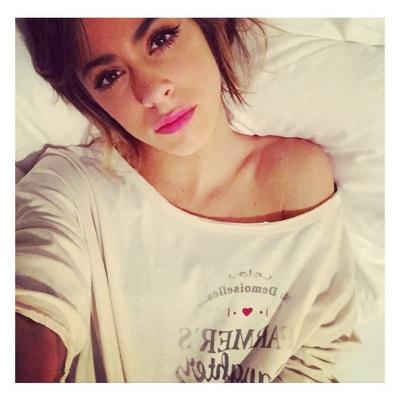 ViolettaLoveFan's profile picture. Lorsque on suit quelqun depuis 3 ans, c est presque comme si on la connaissait et comme si on avait grandit ensembles ❤️