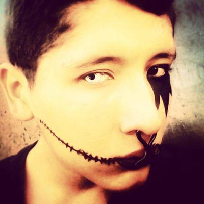 soy emo pero también soy Eduardo y eso es lo mas chingon porque yo defino que soy no quien sere