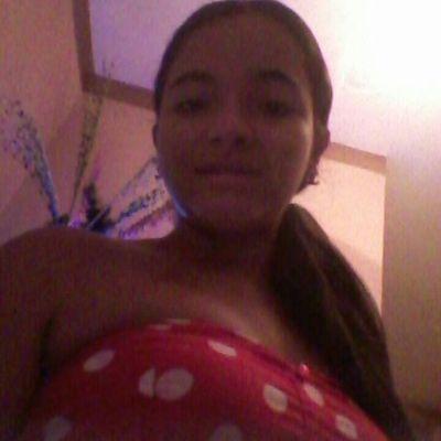 amo ir a la playa y ayudar en casa  :)