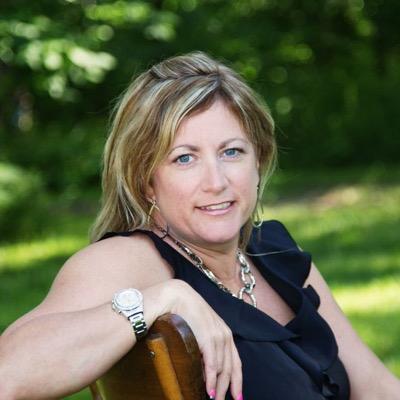 MoniqueHooyenga's profile picture. Photographer. My twitter is for fun, inspiration and the odd business plug! can't help it I love what I do!