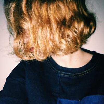 lindzshldz's profile picture. AKA Tweets McGee.