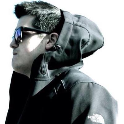 Producteur, Réalisateur audio visuel Québéquois, comédien, tattooeur amateur, passonée des art, multi instrumentiste et peintre au plaisir ;)
