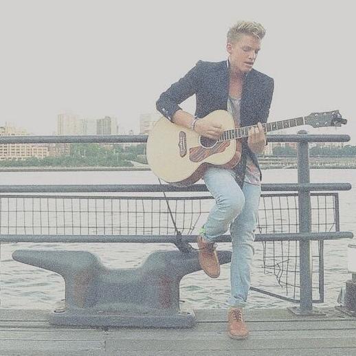 Soy Simpsonizer de Corazon ! talvez ya no escuche tan seguido sus musicas como antes por falta de tiempo :c pero nunca me voy a olvidar de ESTE CANTANTEE CODY !