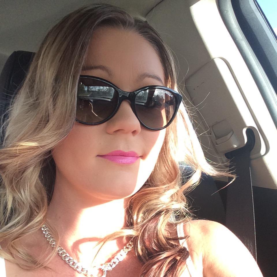 Mobile spray tanning & teeth whitening salon, servicing Toowoomba, Highfields & surrounds.