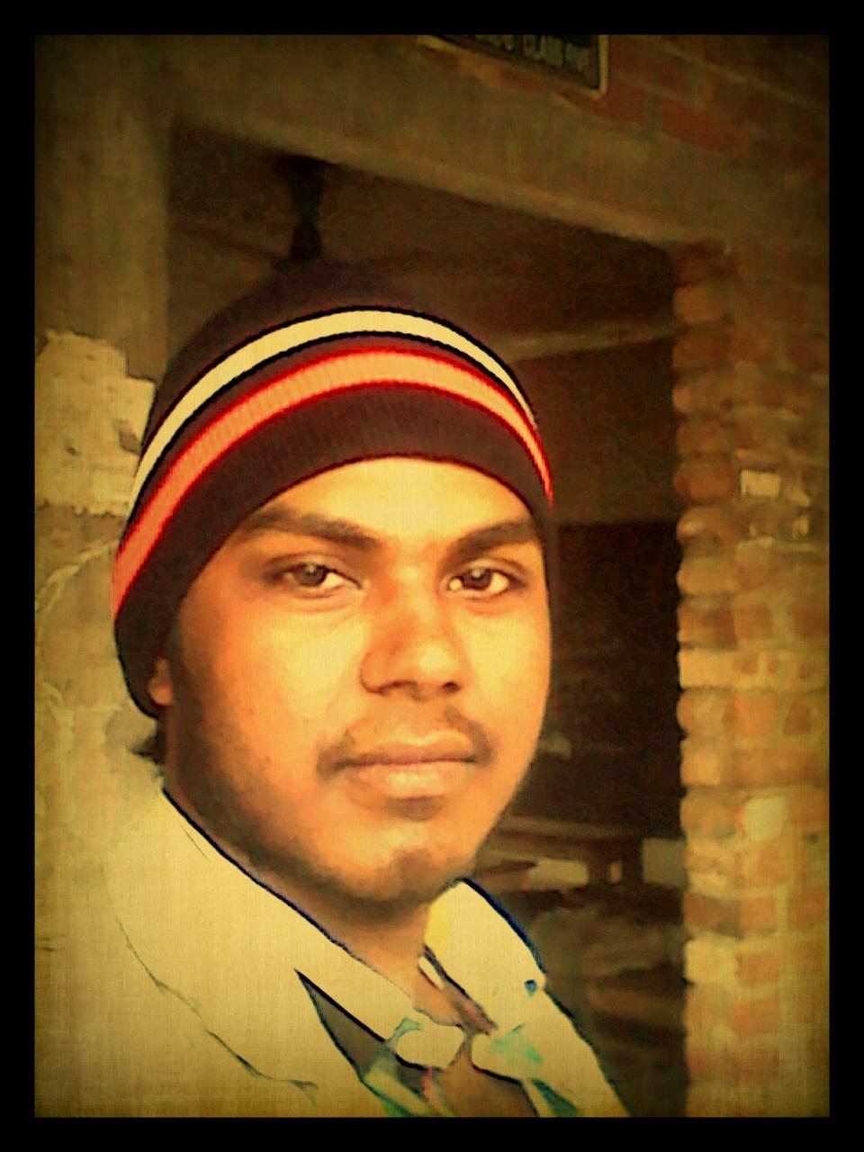 Im simple boy. i love my family and friends♥