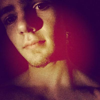 -im steve 
- im 18 
- i love my babygirl sooo much❤️
 -bodybuilding is life
hmu if anyone wanna chill