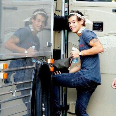 follow @zianourrycalm anddddd RT this please  https://t.co/v5LCM8URKx