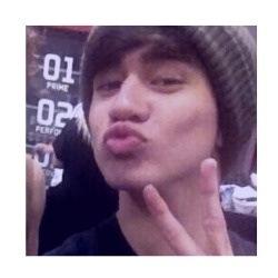 Hello! Can you please rt this link and ill give you a few more free follows. Thank you, ilysm. please tag him as well?