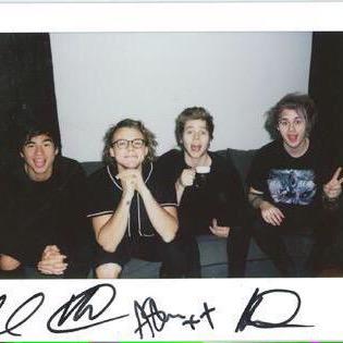 follow her @themgc5sos and turn her notifs on for daily dms to 5/4 (5sos)