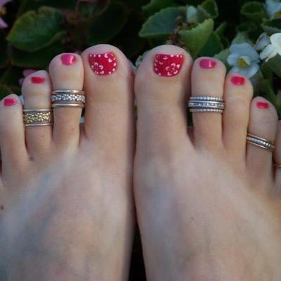 free your feet, one toe at a time ✨