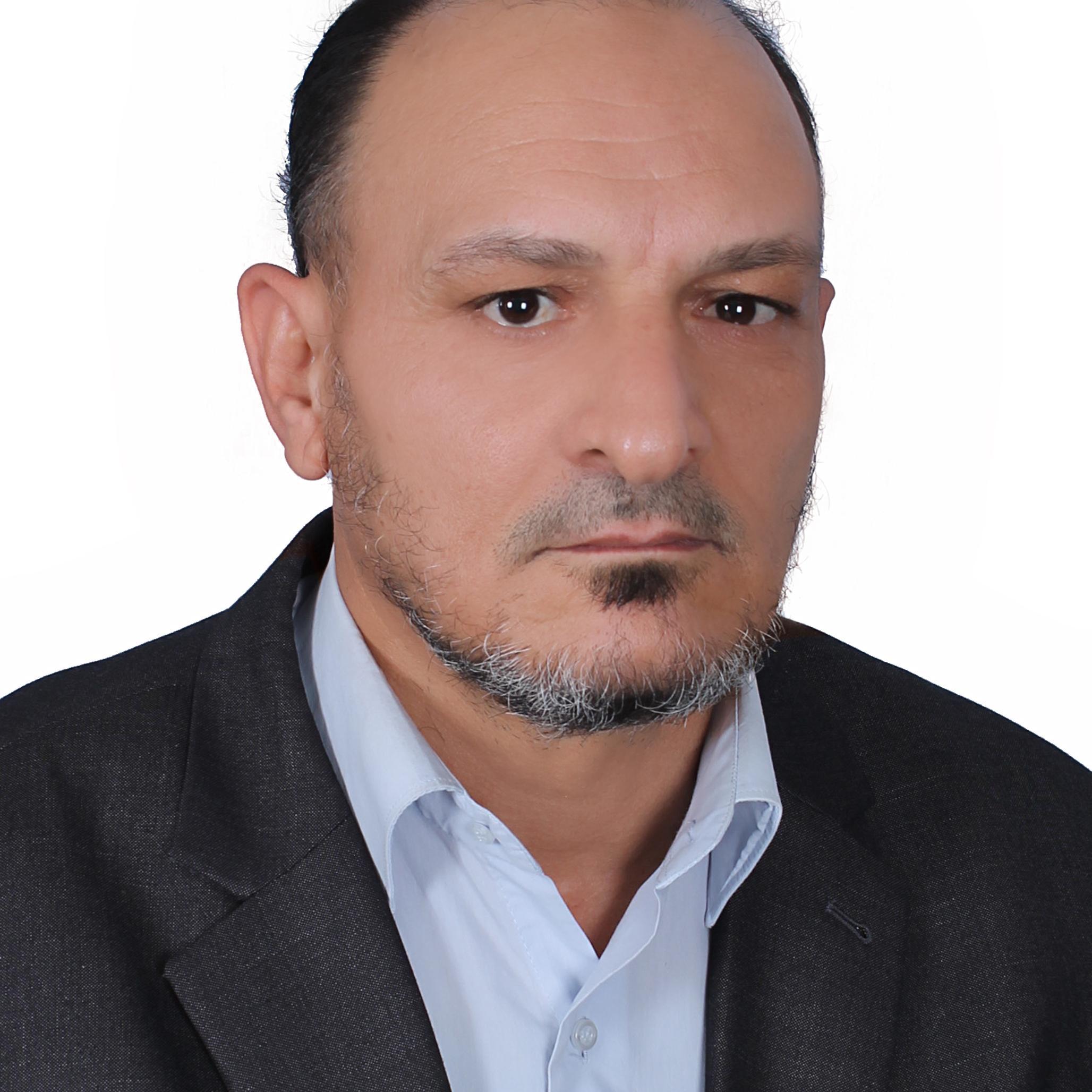 أستاذ لغة عربية وطالب دراسات اسلامية
