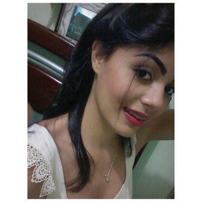 18 anos, Peixe, Brasileira e Adoro Cantar ♡♡♡