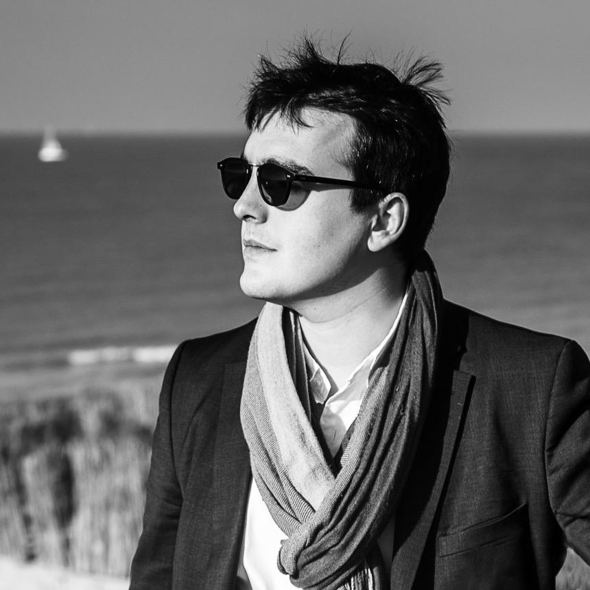 Freelance Digital Shaker - Parisian passionate about all things digital + photography & strong coffee